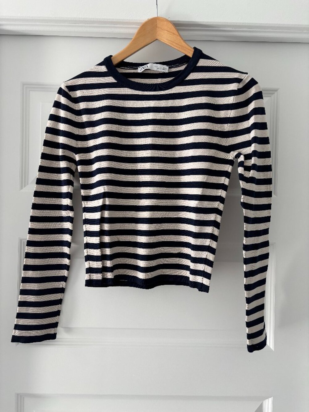 ✨ Zara Navy & White Fitted Long Sleeve Top ✨